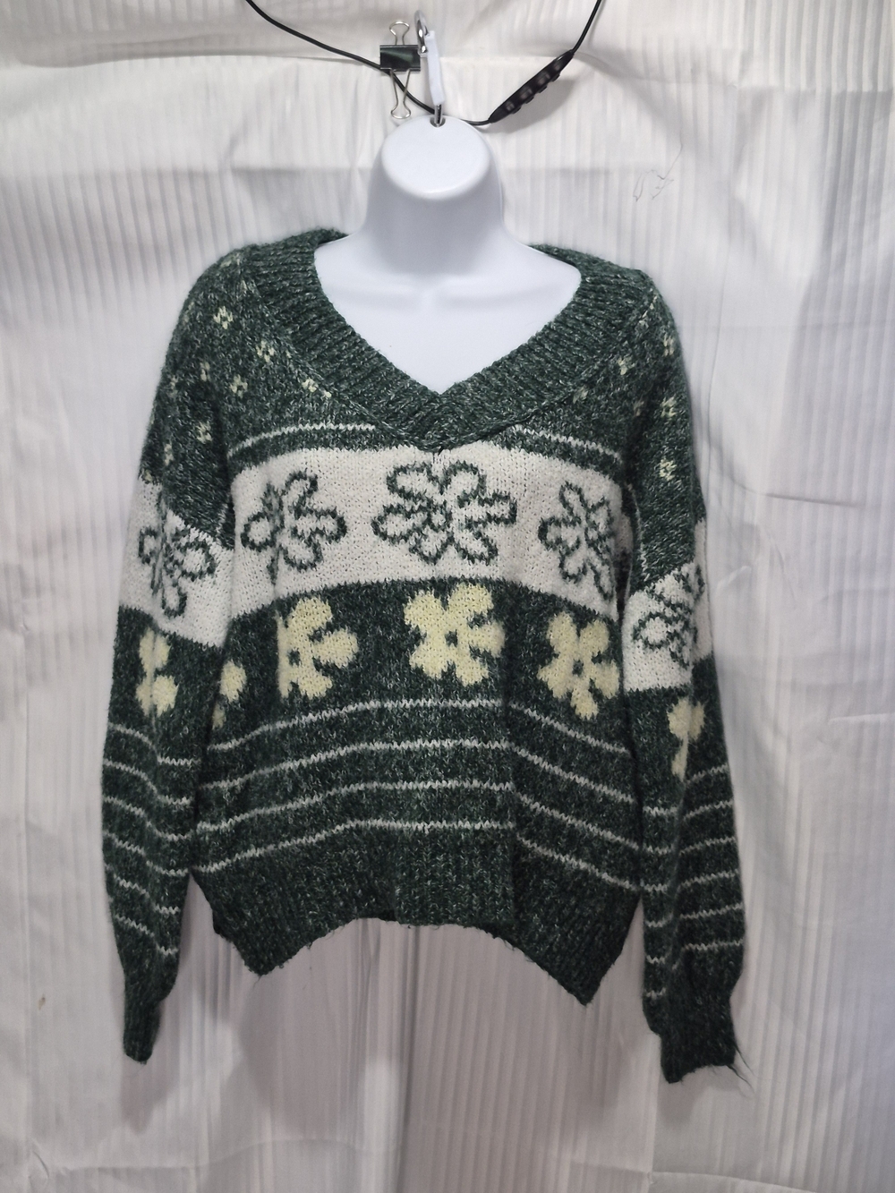 Green Floral Pattern V-Neck Sweater